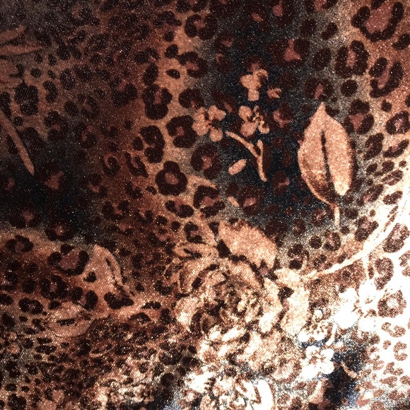 Leopard Roses Velour Top, Size XL - Picture 8 of 10